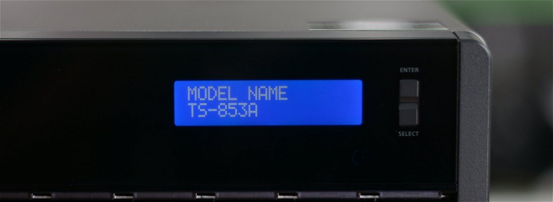 TS-853A предлагает множество вариантов подключения, а серия TS-x53A поддерживает корпус расширения, предлагающий дополнительные пять или восемь накопителей, а также обновляемую память