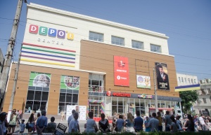 В конце прошлого месяца, на центральной улице Кропивницкого, помпезно был открыт новый торгово-развлекательный центр «Depot» со «столичным корнями»